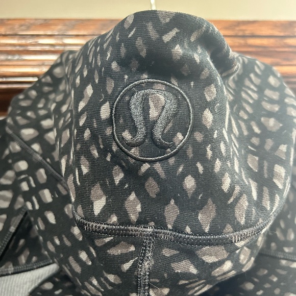 Lululemon Scuba Hoodie - Picture 4 of 7